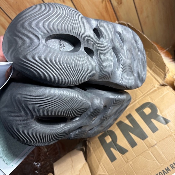 New in box Adidas Men Sz 12 Foam Runner RNNR Black slide slip on - Picture 6 of 9